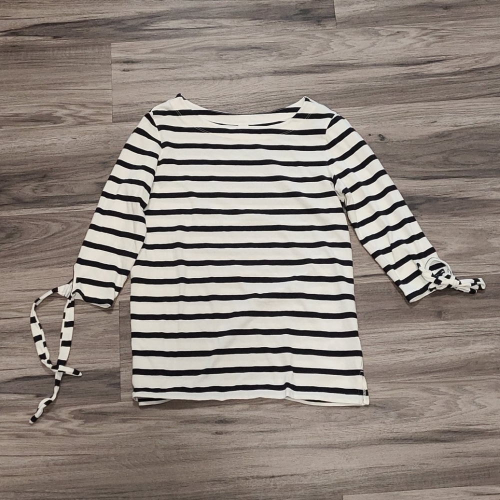 Old Navy 3/4 white and black striped shirt